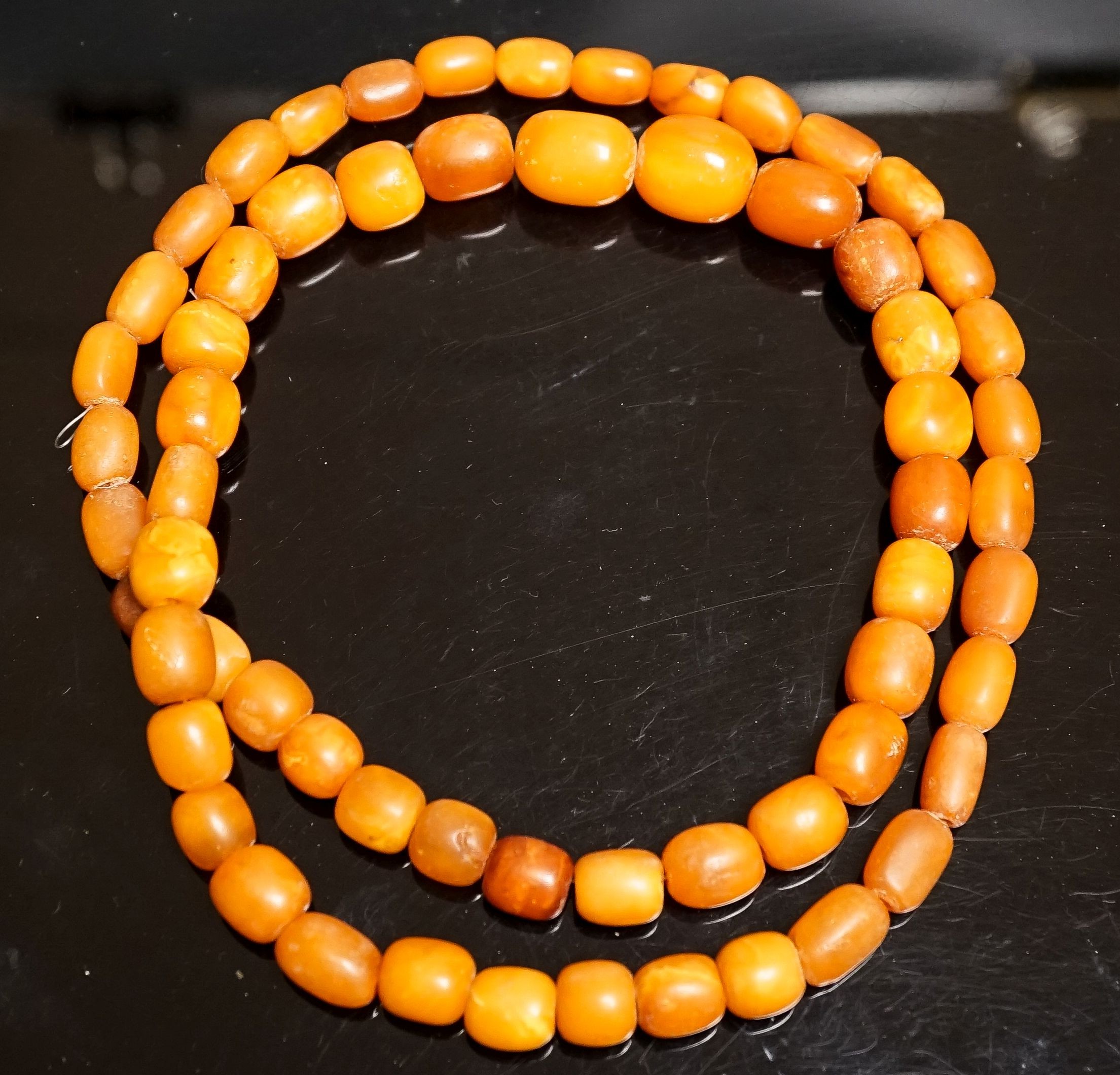 A single strand amber bead necklace, 82cm, gross 69 grams.